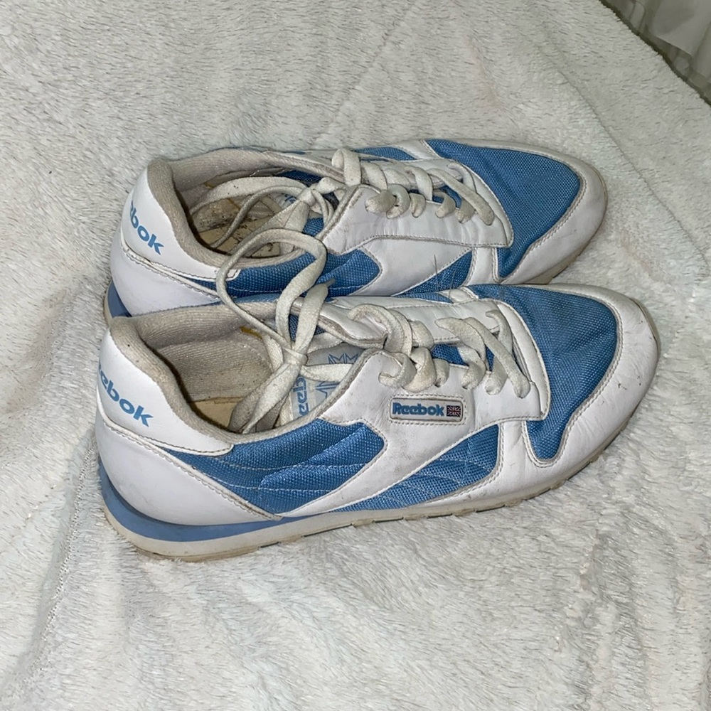 vintage reebok classic leather athletic shoes